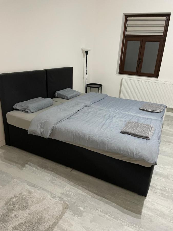 Place To Sleep - Kassel: Direkt An Der Uni Екстериор снимка